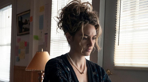 Появились первые кадры из сериала «Три женщины» с Шейлин Вудли и Бетти Гилпин