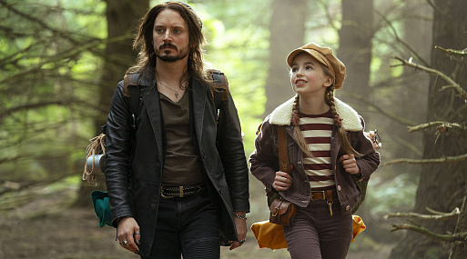 Элайджа Вуд отправляется в «Фантастическое путешествие» в трейлере семейной комедии