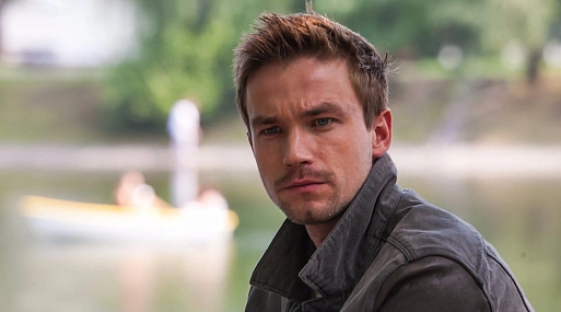 Александр Петров сыграет сразу две роли в новом сериале «Буш»