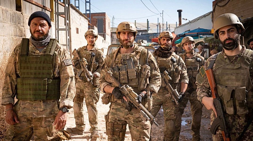 Гай Ричи запретил использовать настоящее оружие на съемках «Переводчика»