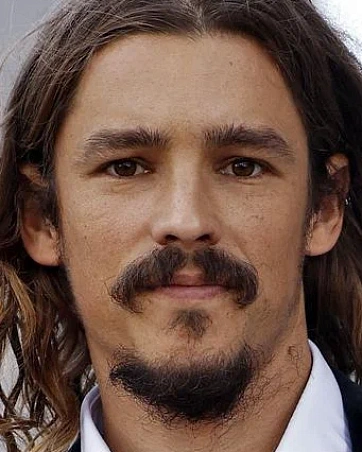 Брентон Туэйтс