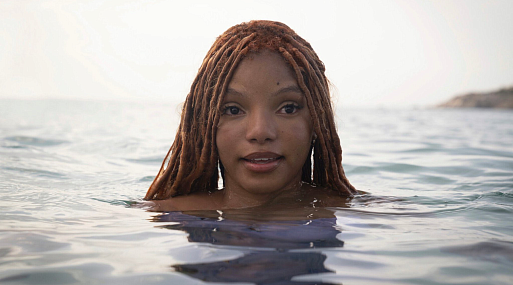 Холли Бэйли делает свой выбор в тизере новой «Русалочки»