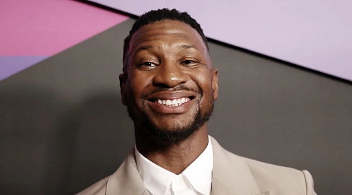 Бывшая девушка Джонатана Мейджерса отозвала иск о нападении