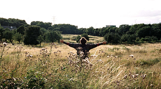 Эстетика британской глухомани на кадрах со съёмок «Птицы» с Барри Кеоганом