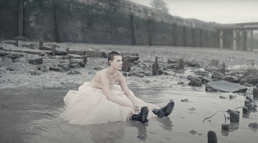 Джонатан Глейзер снял fashion-фильм о новой коллекции Alexander McQueen