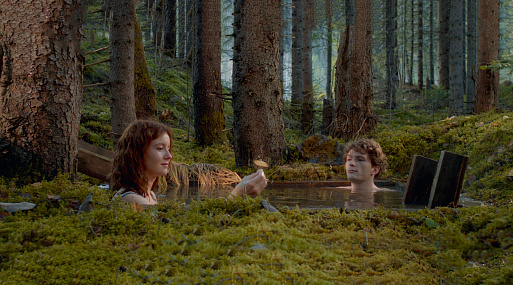 Ирина Старшенбаум решается на побег в трейлере комедии «Втроём»