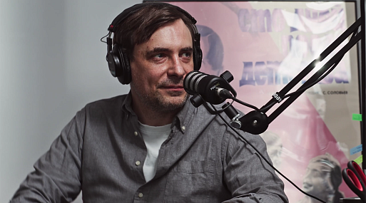 «У меня был ирокез и мне нравилось быть панком»: Евгений Цыганов о съёмках в «Питер ФМ»