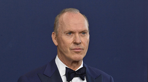 Майкл Китон присоединился к Роберту Де Ниро в криминальном триллере «Шёпот за окном»