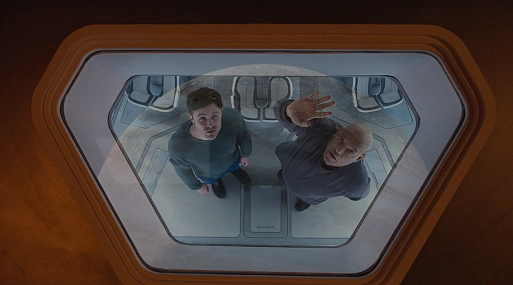 В сети появился первый кадр сай-фая Slingshot с Кейси Аффлеком и Лоренсом Фишбёрном