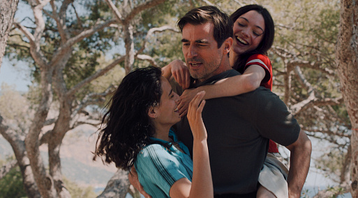 Премьера постера экранизации культового романа Франсуазы Саган «Здравствуй, грусть!»