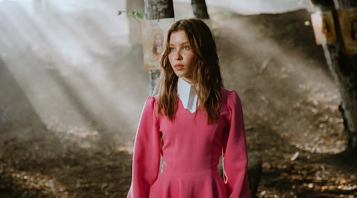 Анна Пересильд и Милош Бикович в новом трейлере музыкальной «Алисы в Стране Чудес»