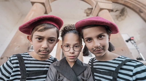 Манюня: детство Ба