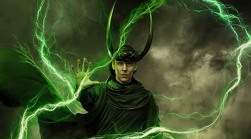 Том Хиддлстон на постерах к финалу сезона «Локи»