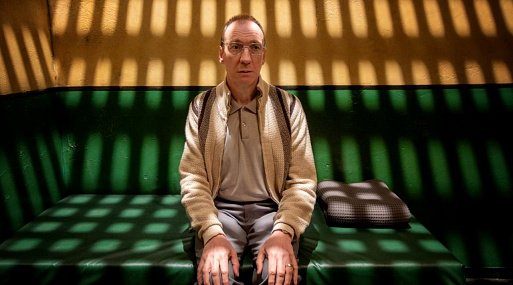 Оливию Колман и Дэвида Тьюлиса обвиняют в убийстве в трейлере мини-сериала «Садовники»