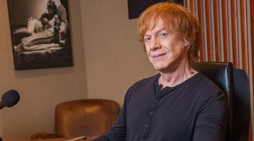 Дэнни Элфман работает над музыкой фильма Ноа Баумбака «Белый шум»