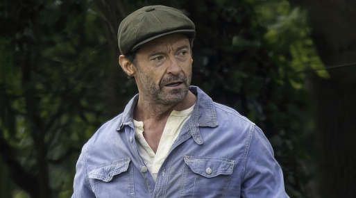 Хью Джекман представил кадры из детективного фильма «Три полных мешка»