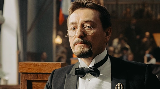 Сергей Безруков в трейлере детективного сериала «Плевако»