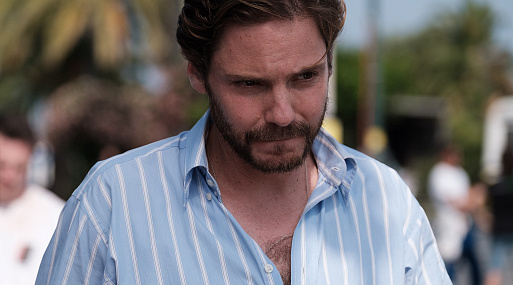 Даниэль Брюль на кадрах спортивной драмы «Большая гонка. Ауди против Лянчи»