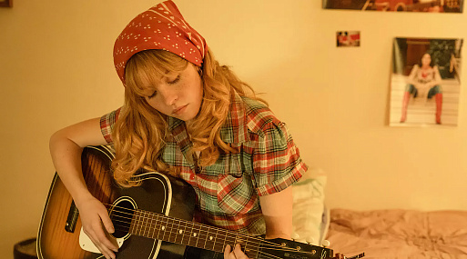 Сидни Суини, Холзи и Пол Уолтер Хаузер на новых кадрах «Государственного гимна»