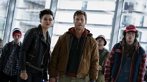 Глен Пауэлл на кадрах новой экранизации «Бегущего человека»