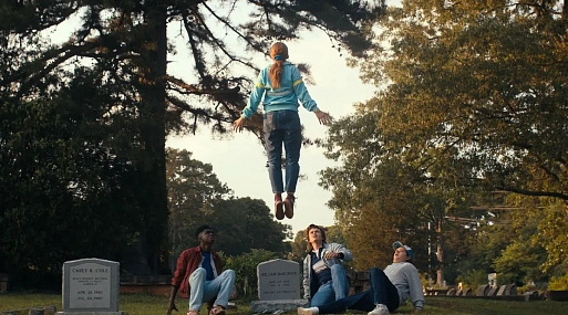 Песня Кейт Буш Running Up That Hill снова стала популярной благодаря «Очень странным делам»