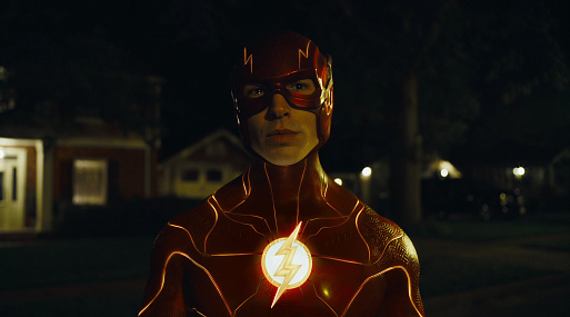 Эзра Миллер опережает время в новом трейлере фильма «Флэш»