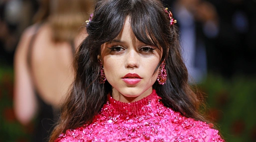 Дженна Ортега сыграет с Мартином Фриманом в фильме «Девушка Миллера»