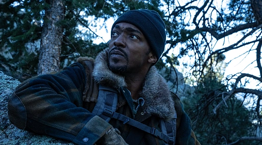 Энтони Маки сражается с монстрами в триллере «Хищные земли»