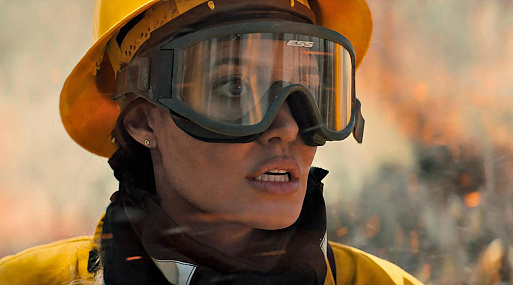 Анджелина Джоли спасает ребёнка от киллеров в трейлере фильма «Те, кто желает мне смерти»