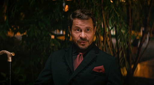 Павел Деревянко становится Дьяволом в трейлере комедии «Бес попутал»