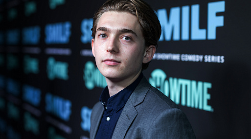 Остин Абрамс из «Эйфории» сыграет с Джорджем Клуни и Брэдом Питтом в фильме Apple