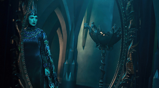 Галь Гадот в образе Злой Королевы на новом промо «Белоснежки»