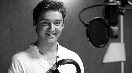 На 38-м году жизни скончался актёр театра и дубляжа Сергей Смирнов. Его голосом говорили Эндрю Гарфилд и Джеймс Франко