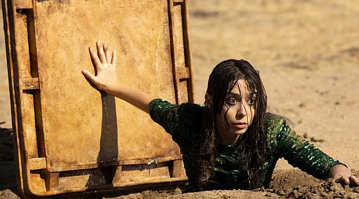 Вышел дублированный трейлер трагикомедии «Игрушка для взрослых» про побег из абьюзивных отношений