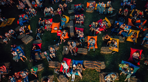 Стартовал уличный фестиваль кино, охватывающий тысячи городов