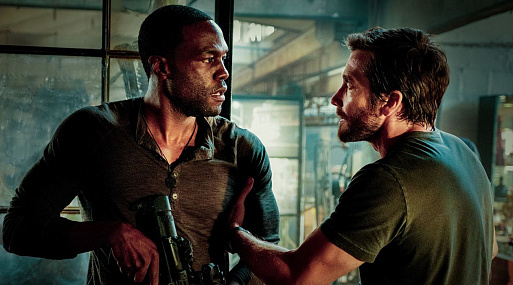 Джейк Джилленхол и Яхья Абдул-Матин II грабят банк в трейлере «Скорой помощи» Майкла Бэя