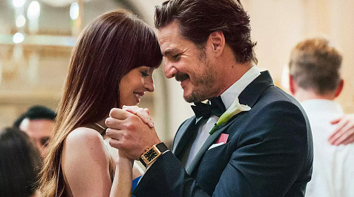 Дакота Джонсон, Педро Паскаль и Крис Эванс на новых кадрах «Материалистки»