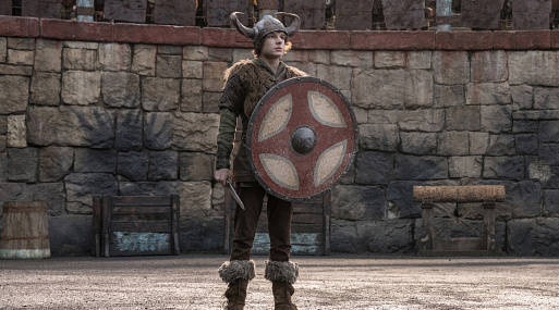 Мэйсон Темз в роли Иккинга на первом кадре ремейка «Как приручить дракона»