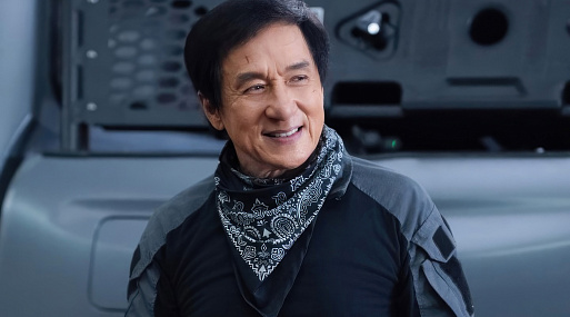 Джеки Чан и его мохнатый друг на кадрах боевой комедии «Операция „Панда“»