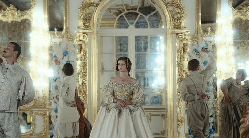 Кинопоиск поделился персонажными постерами сериала «Этерна»