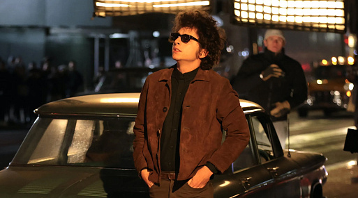 Тимоти Шаламе в образе Боба Дилана в первом трейлере байопика «Совершенный незнакомец»