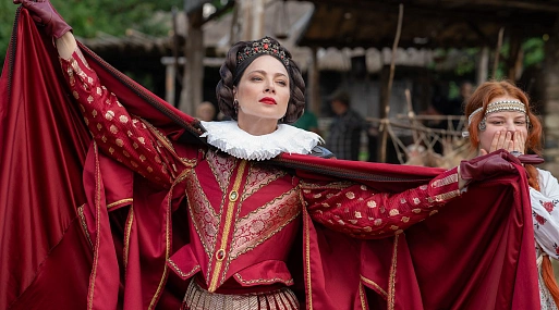 Настастья Самбурская сыграла русскую царицу в комедийном сериале «Казачок»
