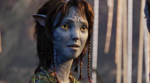 Кири в исполнении Сигурни Уивер на новом кадре из фильма «Аватар: Пламя и пепел»