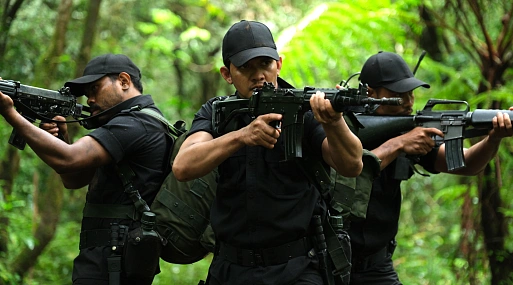 Звезда дилогии «Рейд» Ико Увайс дебютировал в режиссуре с боевиком «Восток»