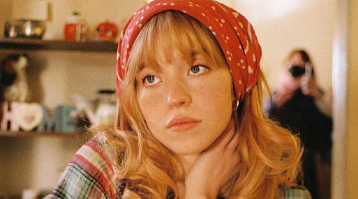 Сидни Суини примерила новый образ на съёмках «Государственного гимна»