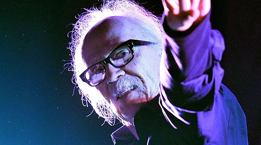 Джон Карпентер анонсировал саундтрек к фильму «Воспламеняющая взглядом» по Стивену Кингу