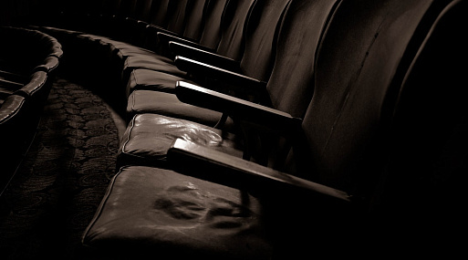 В России закроют все кинотеатры (и запретят курить кальян в кафе)
