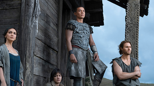 На съёмках сериала «Властелин колец: Кольца власти» присутствовал психотерапевт