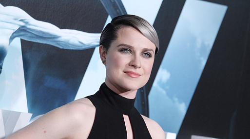 Эван Рэйчел Вуд и Джош Гад узнают страшную тайну родительского дома в фильме «Взрослые»