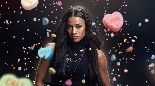 Ариана Дебоуз на постере фильма «Любовь — боль»